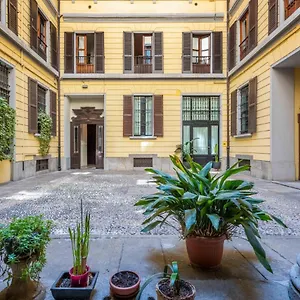  Appartement Gemma Preziosa Tra Il Castello Sforzesco Ed Il Duomo Di By Easylife Italie